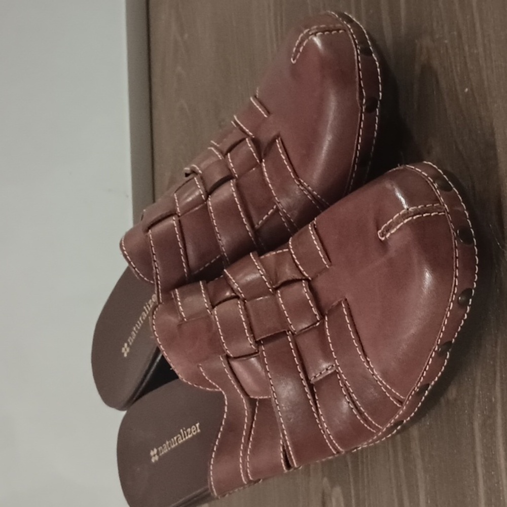 Women's Naturalizer slip on brown leather shoes 10M
